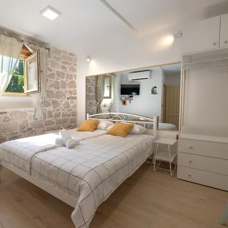4two -old Town - Groundfloor Apartment Rovinj